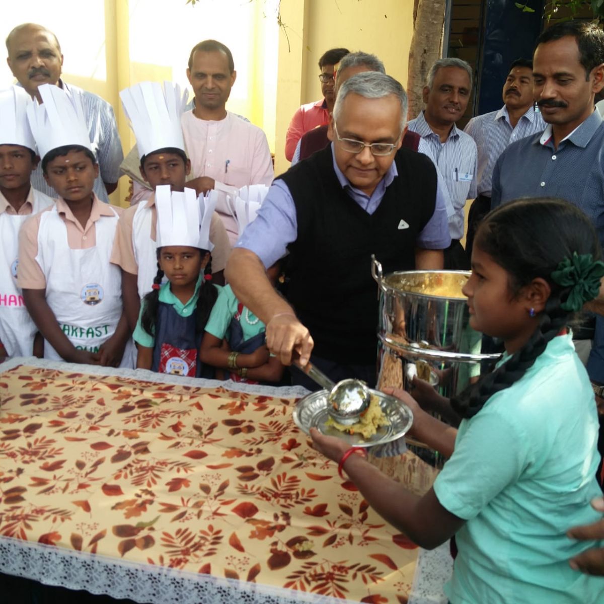 Happy Smiles, Full Bellies – Ashok Leyland Partners with Akshaya Patra Foundation for ‘Breakfast initiative 