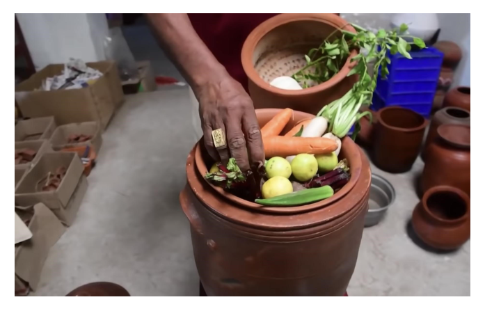 This Portable Clay Fridge Keeps Not Only Water Cool, But Also Curd & Veggies 