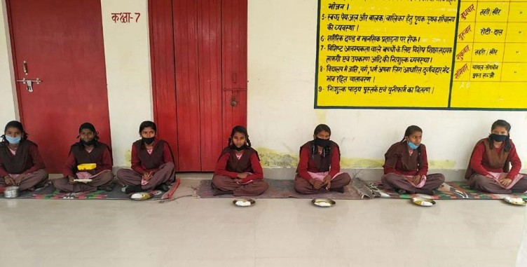 10 NGOs Providing Free Meals for The Underprivileged in India !
